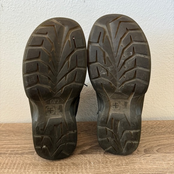 Dr. Martens Sirota Leather Chukka Boots, Size 8 - Picture 7 of 7